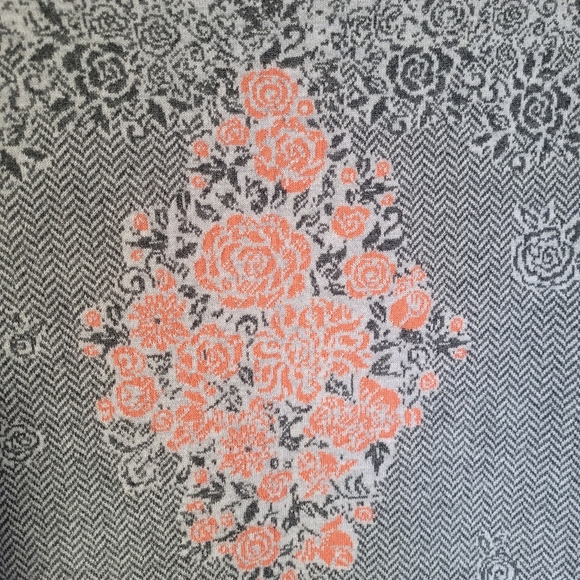 100% wool soft cozy Ivko roses sweater - Picture 5 of 7